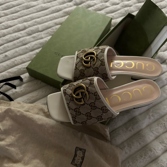 AUTHENTIC MATELASSÉ GUCCI SLIDE SANDAL - Picture 4 of 5